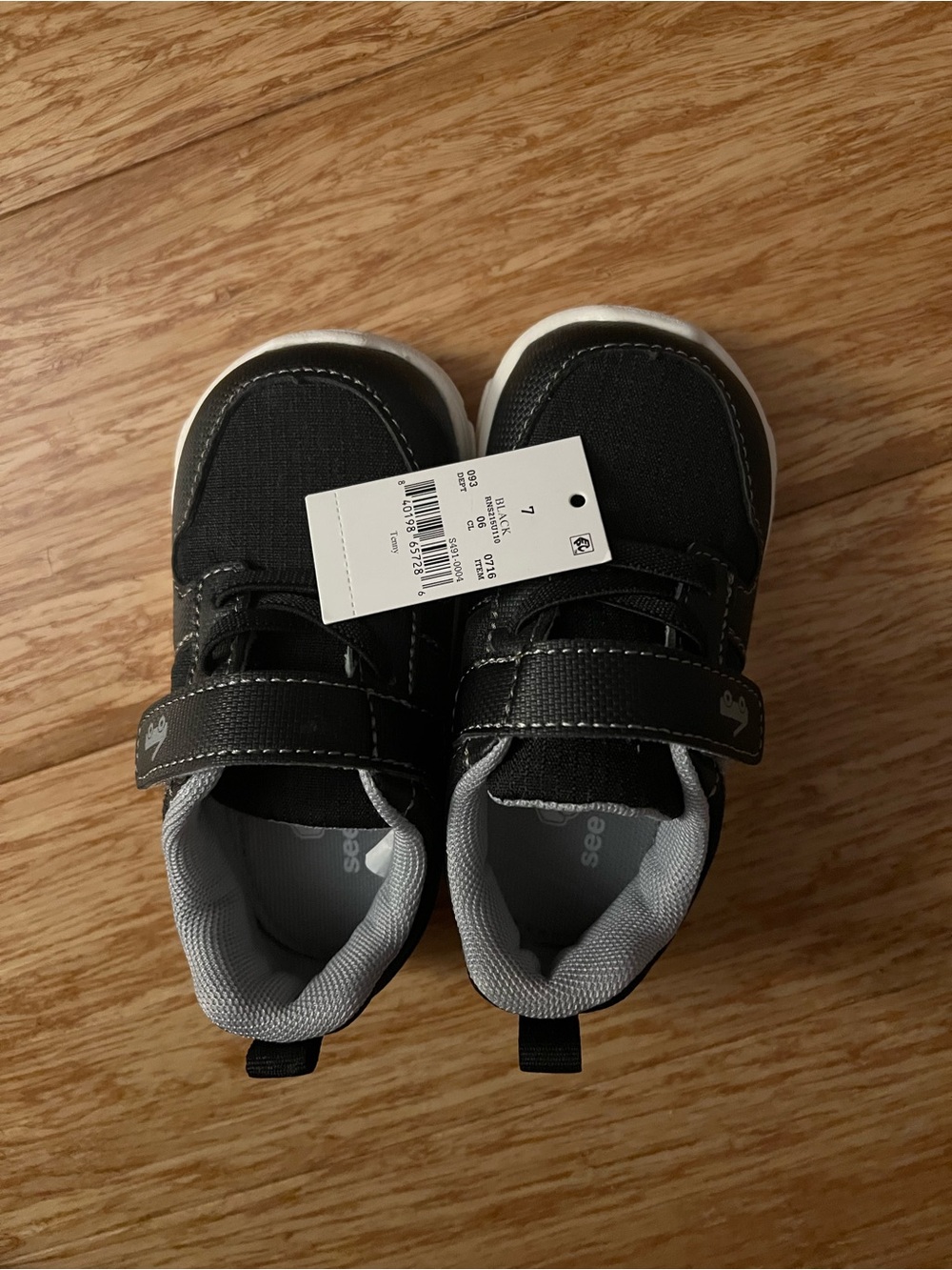 See Kai Run Tenny Black Sneakers Size 7